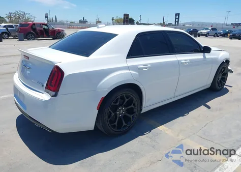 2017 Chrysler 300 300S z USA, uszkodzony, nr VIN 2C3CCABG4HH664771